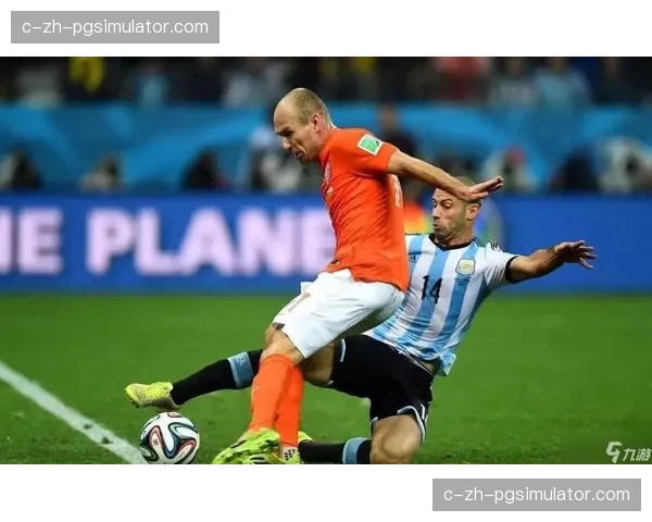 斯洛特后腰回撤构建三后卫,扰乱对手人盯人防守体系 斯洛特后腰回撤构建三后卫,扰乱对手人盯人防守体系